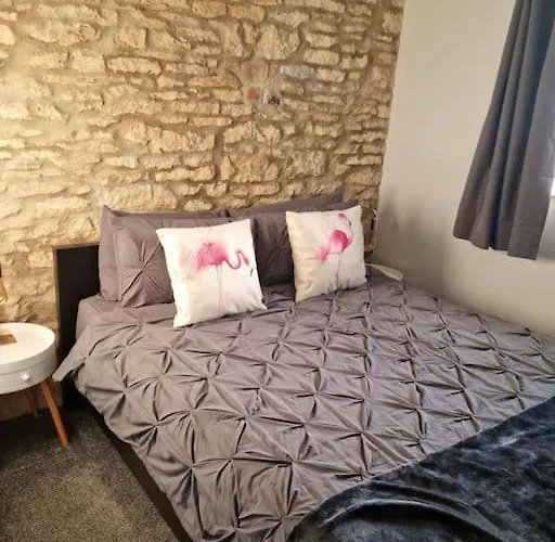 Flamingos Nest Oxford Countryside Apartment Oxford - Bicester Village - Blenheim Palace - Wifi- Free Parking